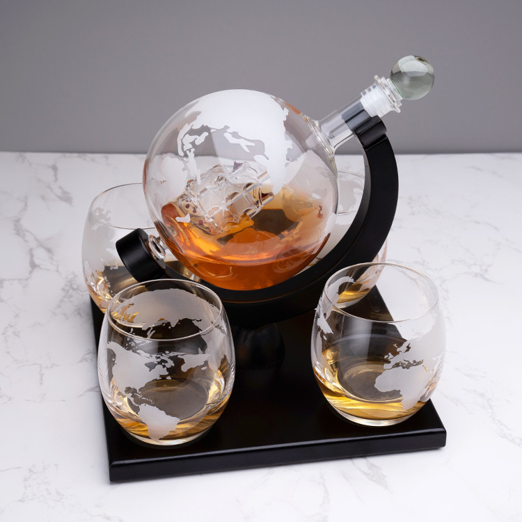 Set di decanter per whisky in  - Decanter Globe Set recensione e prezzo