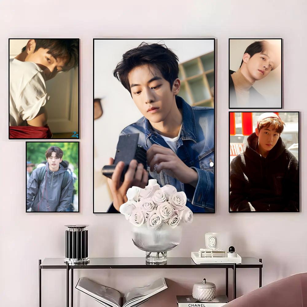 Male Star N_nam J_joo Hyuk Pos - Home Bar And Theater recensione e prezzo